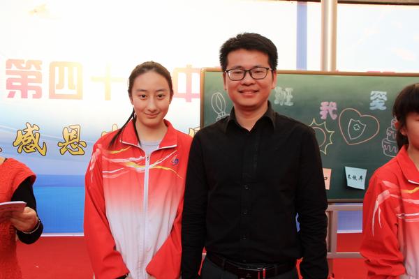 黄沐老师与郭艺竹同学合影 - 副本